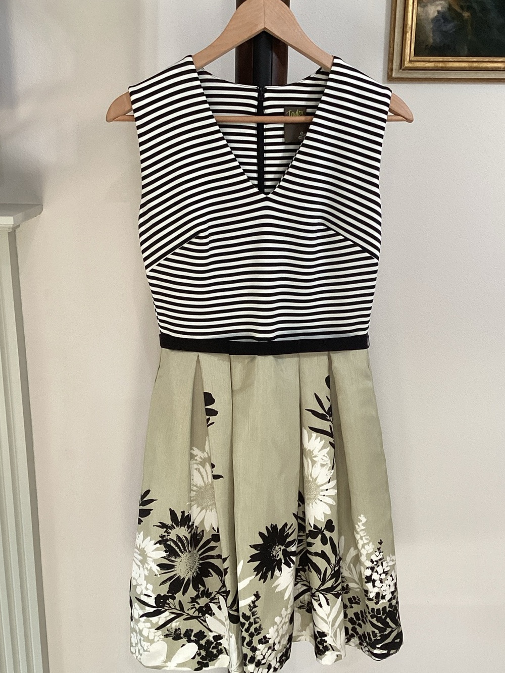 Taylor Black & White Striped Floral Fit & Flare Women’s Dress Size 6 Like New